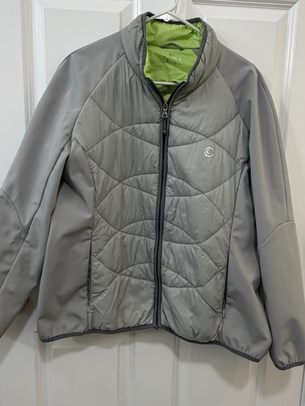 Giacca Sport women's XL light grey puffer coat combines a quilted insulated core